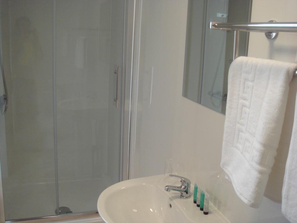 New Lomond Hotel Paisley Habitación foto